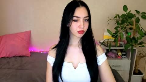 Snapshot of wildkittenx_ chatting on 05/20/26, 05:13 Alena online show from 05/20/26, 05:13