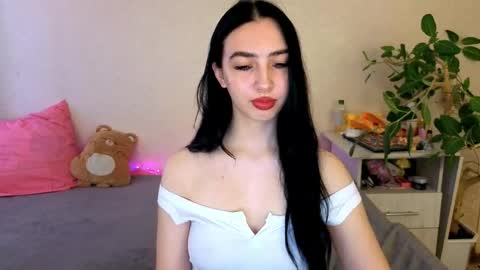 Snapshot of wildkittenx_ chatting on 05/21/26, 05:47 Alena online show from 05/21/26, 05:47