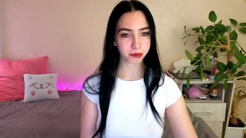 Snapshot of wildkittenx_ chatting on 05/27/26, 04:09 Alena online show from 05/27/26, 04:09