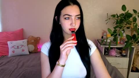 Snapshot of wildkittenx_ chatting on 05/31/26, 04:09 Alena online show from 05/31/26, 04:09
