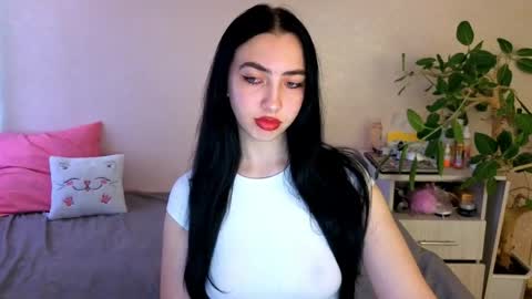 Snapshot of wildkittenx_ chatting on 06/01/26, 04:14 Alena online show from 06/01/26, 04:14