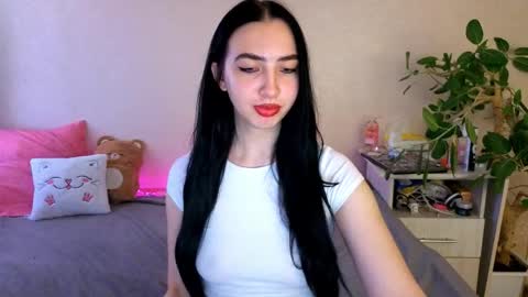Snapshot of wildkittenx_ chatting on 06/05/26, 06:52 Alena online show from 06/05/26, 06:52