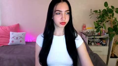 Snapshot of wildkittenx_ chatting on 06/06/26, 04:50 Alena online show from 06/06/26, 04:50