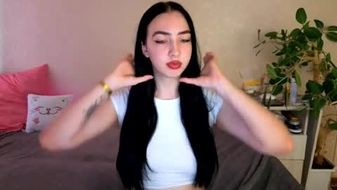 Snapshot of wildkittenx_ chatting on 06/07/26, 04:05 Alena online show from 06/07/26, 04:05