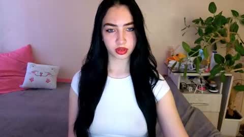 Snapshot of wildkittenx_ chatting on 06/10/26, 04:12 Alena online show from 06/10/26, 04:12