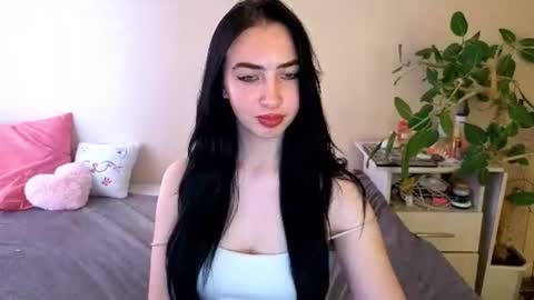 Snapshot of wildkittenx_ chatting on 06/18/26, 09:14 Alena online show from 06/18/26, 09:14