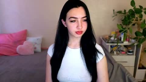 Snapshot of wildkittenx_ chatting on 06/25/26, 04:12 Alena online show from 06/25/26, 04:12