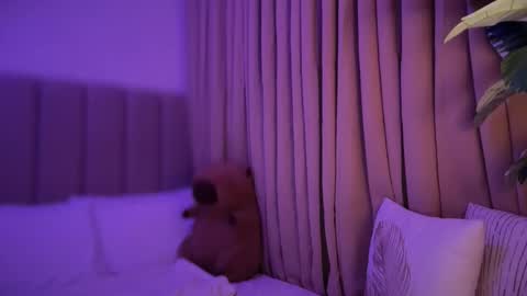 Snapshot of wildkittytrans chatting on 02/14/26, 04:42 CHRISTINE online show from 02/14/26, 04:42