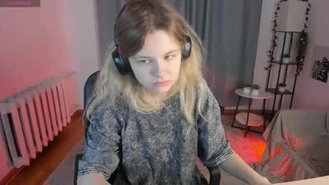 Mila 3 online show from 12/04/25, 06:01