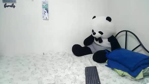 Snapshot of wildtightass chatting on 02/17/25, 06:09 Rhean online show from 02/17/25, 06:09