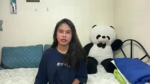 Snapshot of wildtightass chatting on 11/17/25, 01:39 Rhean online show from 11/17/25, 01:39