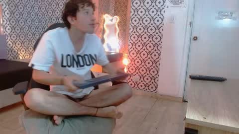 Snapshot of will_tay1 chatting on 04/08/26, 03:17 WILL online show from 04/08/26, 03:17