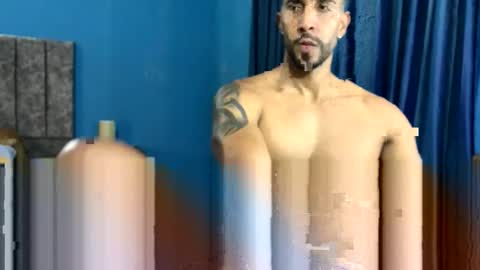 Snapshot of willc2019 chatting on 11/11/25, 03:12 OLIVER SANZ online show from 11/11/25, 03:12