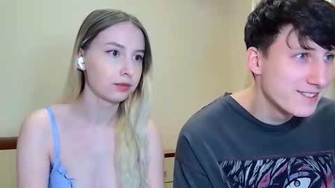 Snapshot of williamandmia chatting on 02/15/26, 04:58 William and Mia online show from 02/15/26, 04:58