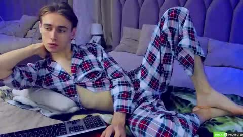 William online show from 09/18/25, 03:08