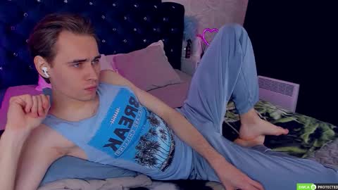 William online show from 09/28/25, 03:12