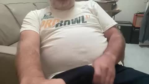 Snapshot of willieb777 chatting on 11/16/25, 02:33 willieb777 online show from 11/16/25, 02:33