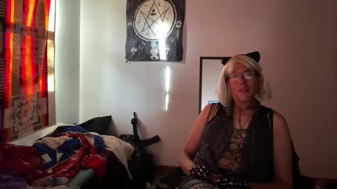 Snapshot of willlohne5 chatting on 10/19/25, 10:10 Ville Lohner online show from 10/19/25, 10:10