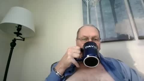 Snapshot of willnedoher chatting on 01/15/25, 01:41 Willhedoher online show from 01/15/25, 01:41