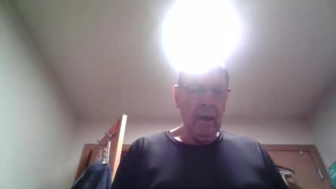Snapshot of willnedoher chatting on 10/16/25, 03:02 Willhedoher online show from 10/16/25, 03:02