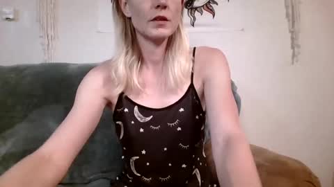 willowxo223 online show from 06/22/26, 05:15
