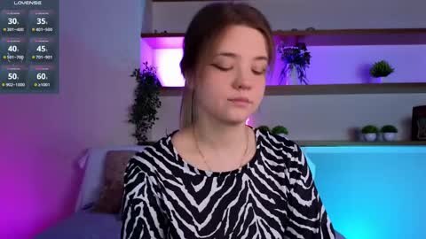 Snapshot of wilonebute chatting on 06/07/26, 03:27 Mary online show from 06/07/26, 03:27