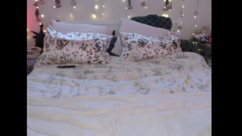 Eevie online show from 04/29/26, 10:16