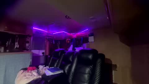 Snapshot of wingnuttowerguy chatting on 04/08/26, 10:48 wingnuttowerguy online show from 04/08/26, 10:48