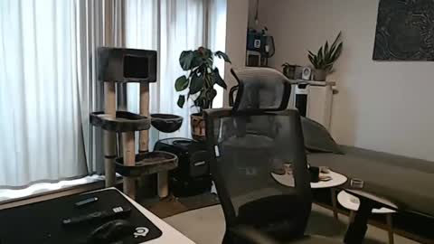 Snapshot of winnydepooh chatting on 01/04/25, 01:53 cream36 online show from 01/04/25, 01:53