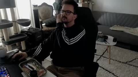 Snapshot of winnydepooh chatting on 10/13/25, 07:52 cream36 online show from 10/13/25, 07:52