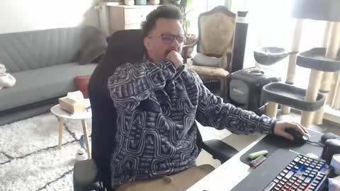 Snapshot of winnydepooh chatting on 11/06/25, 12:17 cream36 online show from 11/06/25, 12:17