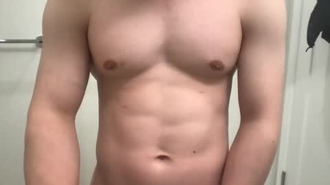 Snapshot of winsome_naked_gentleman chatting on 01/04/25, 03:18 WInsome online show from 01/04/25, 03:18