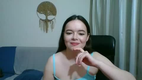 Snapshot of winter__white_rose chatting on 06/11/26, 07:12 Emma online show from 06/11/26, 07:12