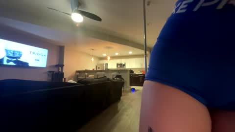 Snapshot of winterraynee chatting on 10/30/25, 01:07 Winter rayne online show from 10/30/25, 01:07