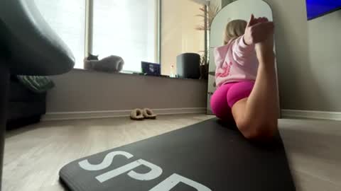 Snapshot of winterraynee chatting on 04/02/26, 05:54 Winter rayne online show from 04/02/26, 05:54