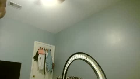 Snapshot of wishhwashy22 chatting on 01/09/25, 02:18 Chanel online show from 01/09/25, 02:18