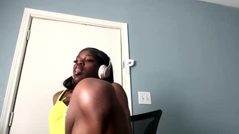 Snapshot of wishhwashy22 chatting on 03/12/25, 07:06 Chanel online show from 03/12/25, 07:06