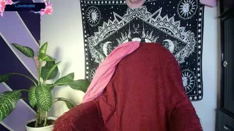 ig WitchDivinne online show from 04/28/26, 07:52