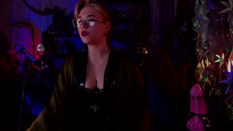 Snapshot of witch_fiona chatting on 12/13/24, 06:16 Goddess of two strapons  - Mr. long Don Mr. Pinky online show from 12/13/24, 06:16