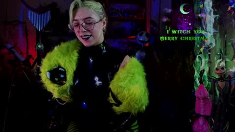 Snapshot of witch_fiona chatting on 12/20/24, 08:23 Goddess of two strapons  - Mr. long Don Mr. Pinky online show from 12/20/24, 08:23