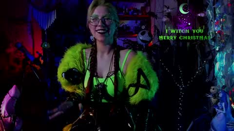 Snapshot of witch_fiona chatting on 12/22/24, 08:14 Goddess of two strapons  - Mr. long Don Mr. Pinky online show from 12/22/24, 08:14