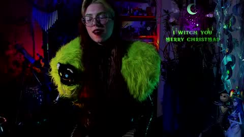 Snapshot of witch_fiona chatting on 12/23/24, 08:14 Goddess of two strapons  - Mr. long Don Mr. Pinky online show from 12/23/24, 08:14