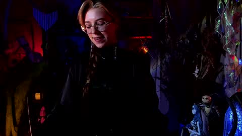 Snapshot of witch_fiona chatting on 01/05/25, 07:49 Goddess of two strapons  - Mr. long Don Mr. Pinky online show from 01/05/25, 07:49