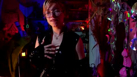 Snapshot of witch_fiona chatting on 01/16/25, 08:25 Goddess of two strapons  - Mr. long Don Mr. Pinky online show from 01/16/25, 08:25