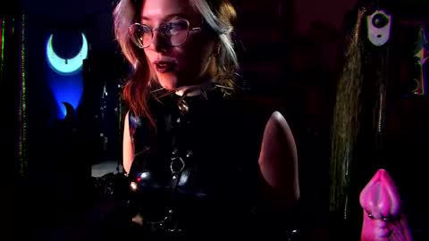 Snapshot of witch_fiona chatting on 09/12/25, 08:09 Goddess of two strapons  - Mr. long Don Mr. Pinky online show from 09/12/25, 08:09