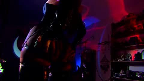 Snapshot of witch_fiona chatting on 09/18/25, 08:22 Goddess of two strapons  - Mr. long Don Mr. Pinky online show from 09/18/25, 08:22