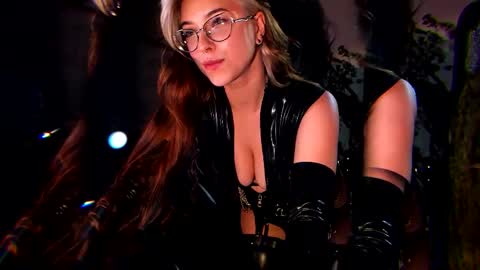 Snapshot of witch_fiona chatting on 10/21/25, 07:58 Goddess of two strapons  - Mr. long Don Mr. Pinky online show from 10/21/25, 07:58