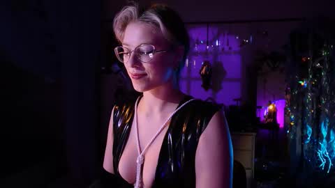 Snapshot of witch_fiona chatting on 02/23/26, 08:06 Goddess of two strapons - Mr. long Don Mr. Pinky online show from 02/23/26, 08:06