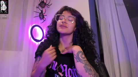 Snapshot of witchofhearts chatting on 12/27/24, 06:14 Luna Violeta A r t i s t online show from 12/27/24, 06:14