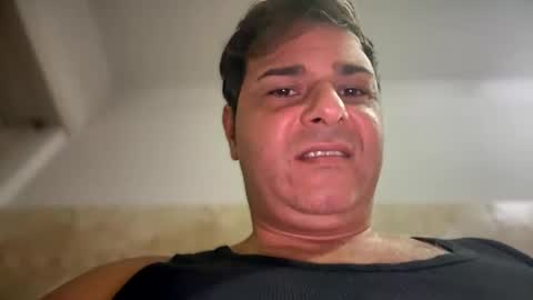 Snapshot of witebull83 chatting on 12/02/24, 04:20 Witebull online show from 12/02/24, 04:20